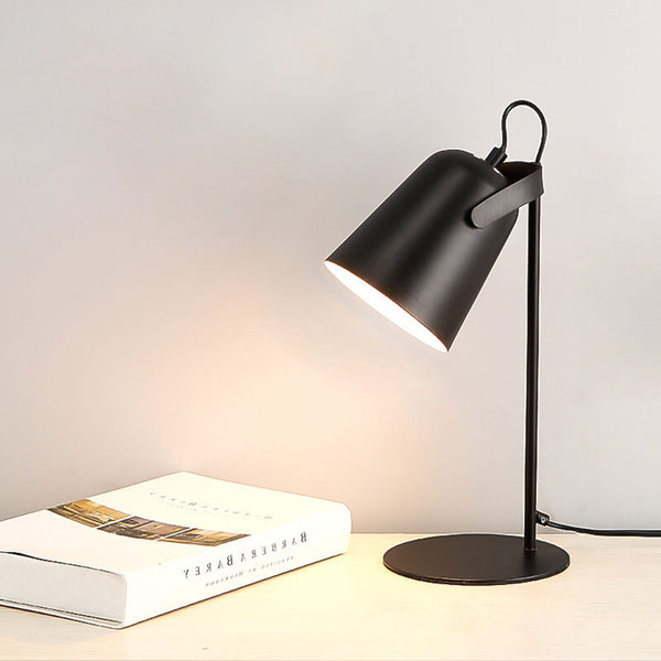 Lampe de bureau nordique en métal