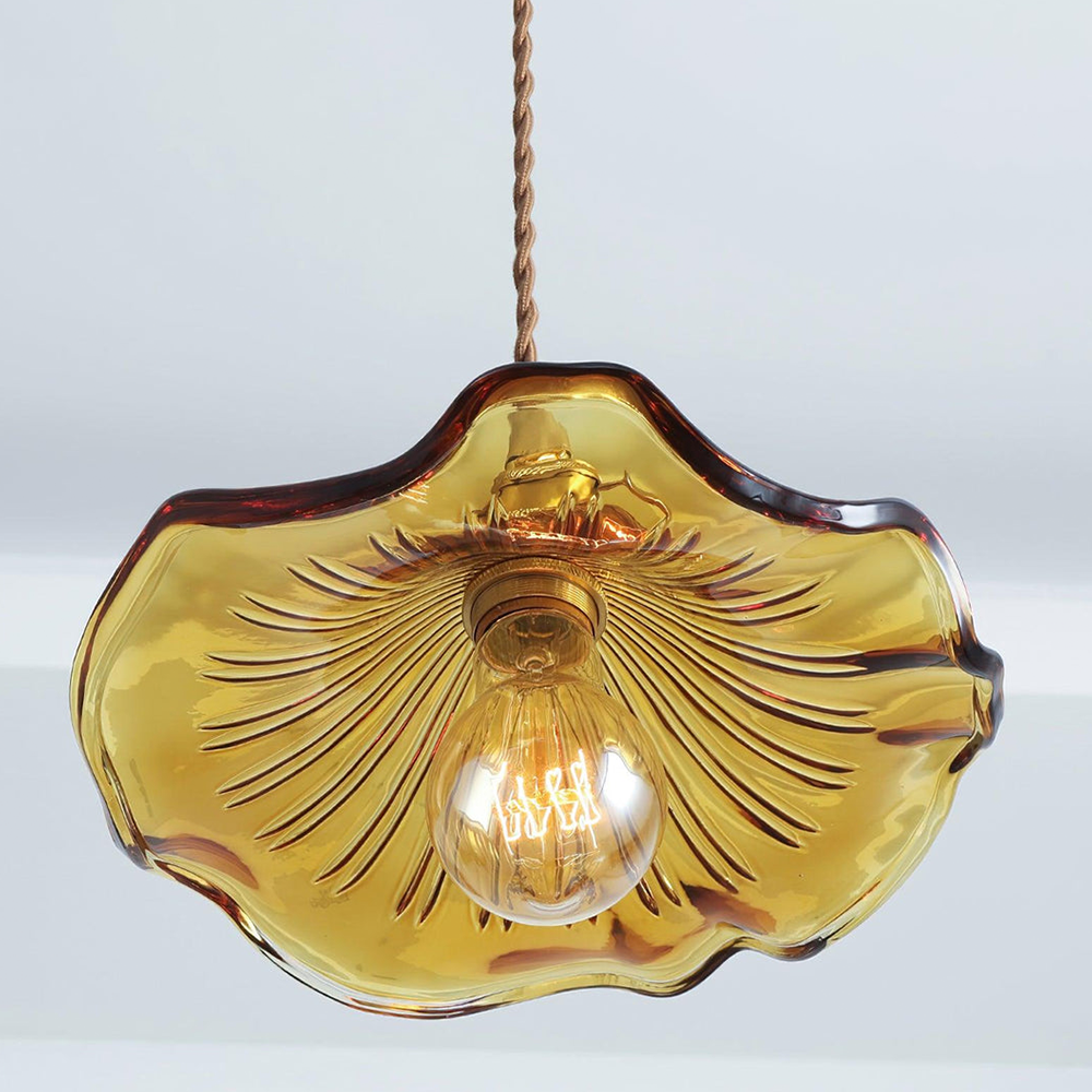 Suspension fleur en verre pressé