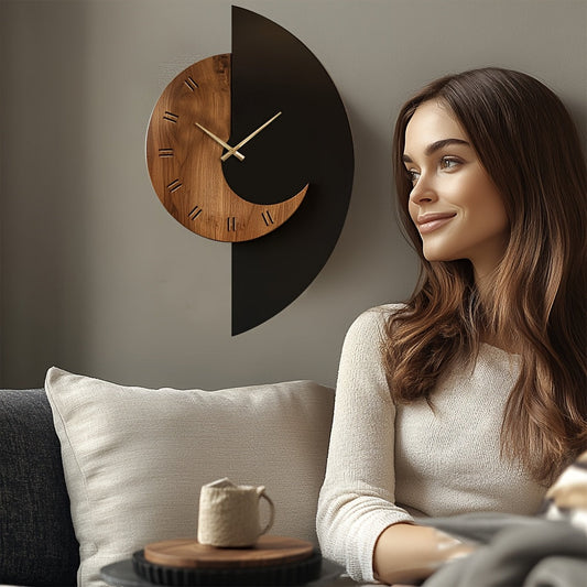 Horloge murale demi-lune en bois