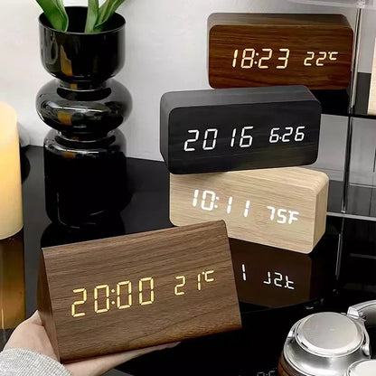 Réveil DEL en bois à commande vocale