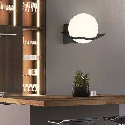 Applique murale Makar globe opalin