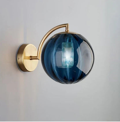 Applique globe en laiton et verre teinté