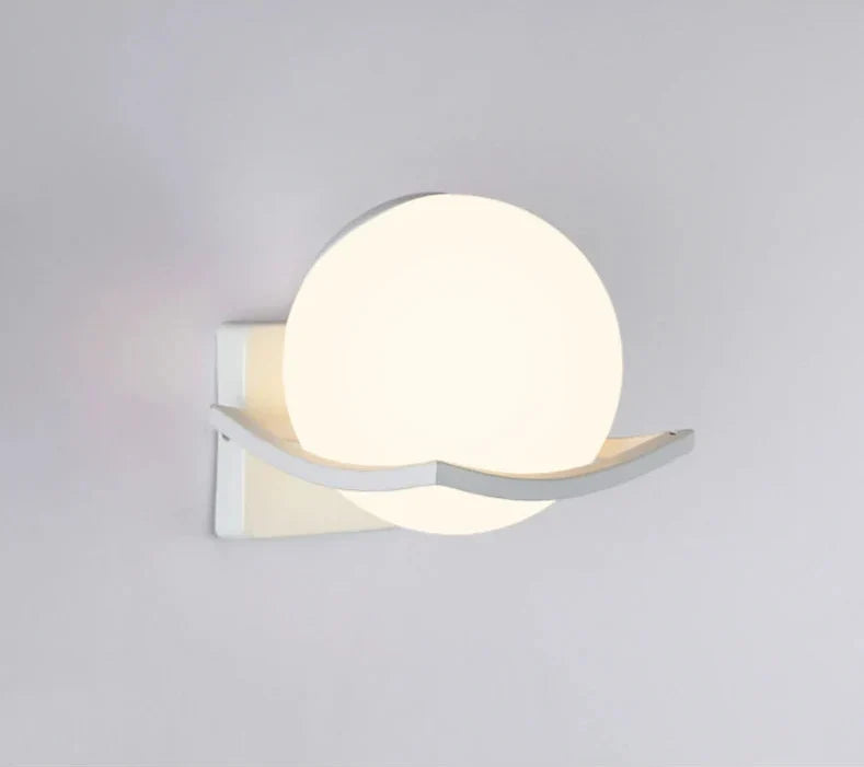 Applique murale Makar globe opalin