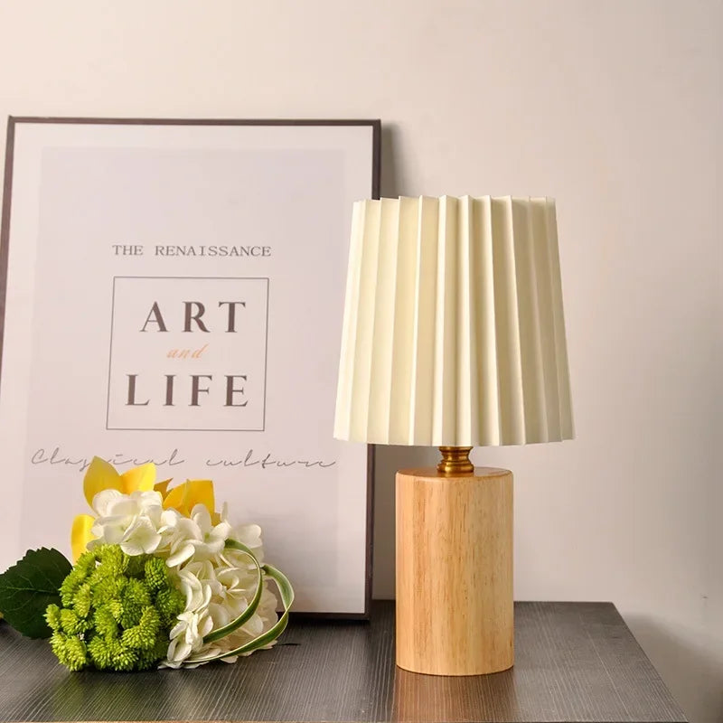 Lampe à abat-jour plissé
