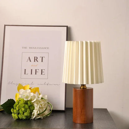 Lampe à abat-jour plissé