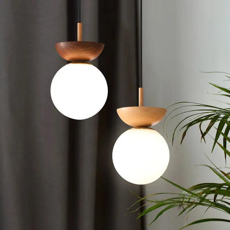 Suspension boule de verre à fini bois