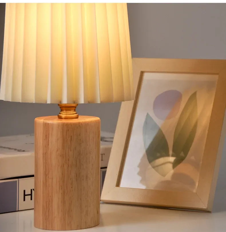 Lampe à abat-jour plissé