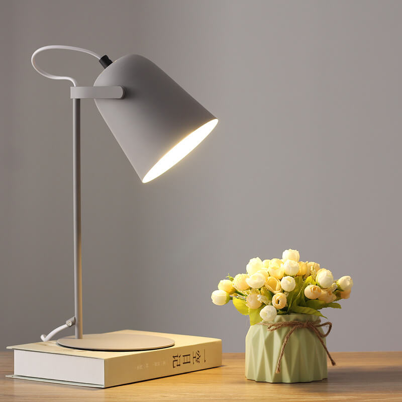 Lampe de bureau nordique en métal