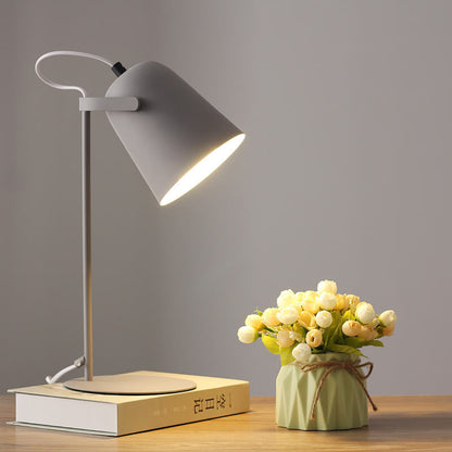Lampe de bureau nordique en métal