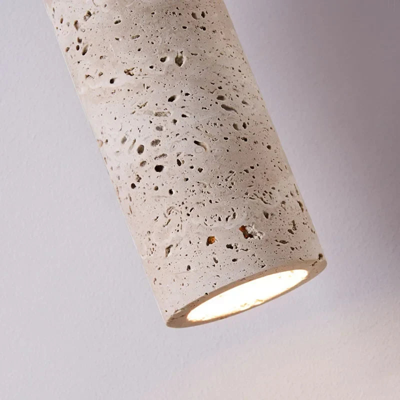 Suspension wabi-sabi en travertin
