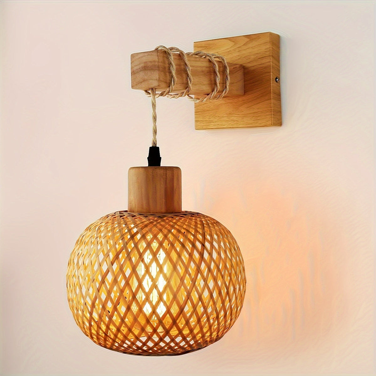 Applique murale en bois et rotin