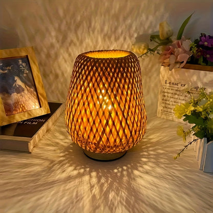 Lampe de chevet en bambou tressé