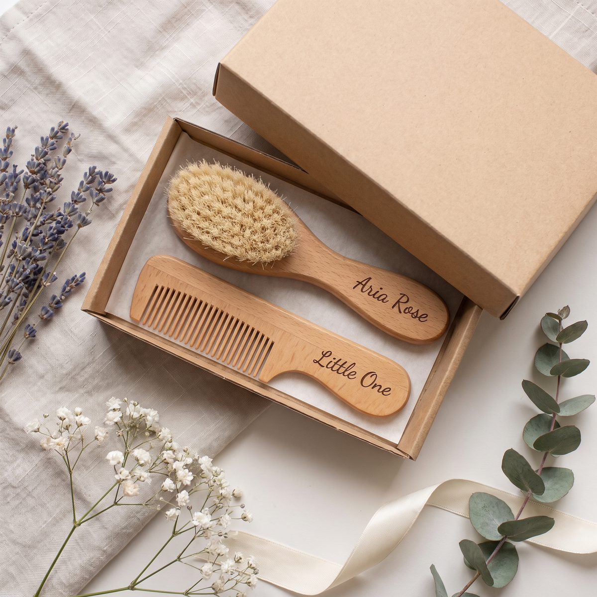Brosse à cheveux de bébé en bois gravée
