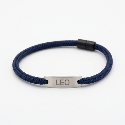 Bracelet cordon d'enfant marine à plaque d'acier gravée au prénom