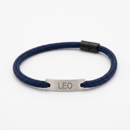 Bracelet cordon d'enfant marine à plaque d'acier gravée au prénom